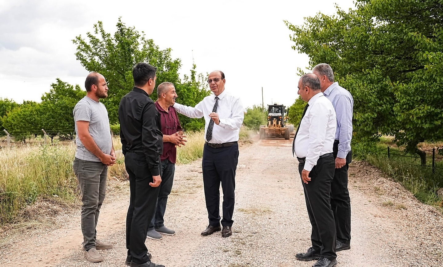 BAŞKAN GEÇİT, KIRSAL MAHALLELERİN YOLLARINI MERCEK ALTINA ALDI