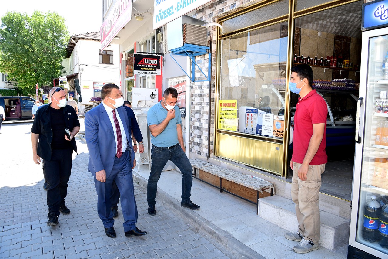 Başkan Gürkan, Eskimalatya Meydanında Esnaf Ve Vatandaşları Ziyaret Etti
