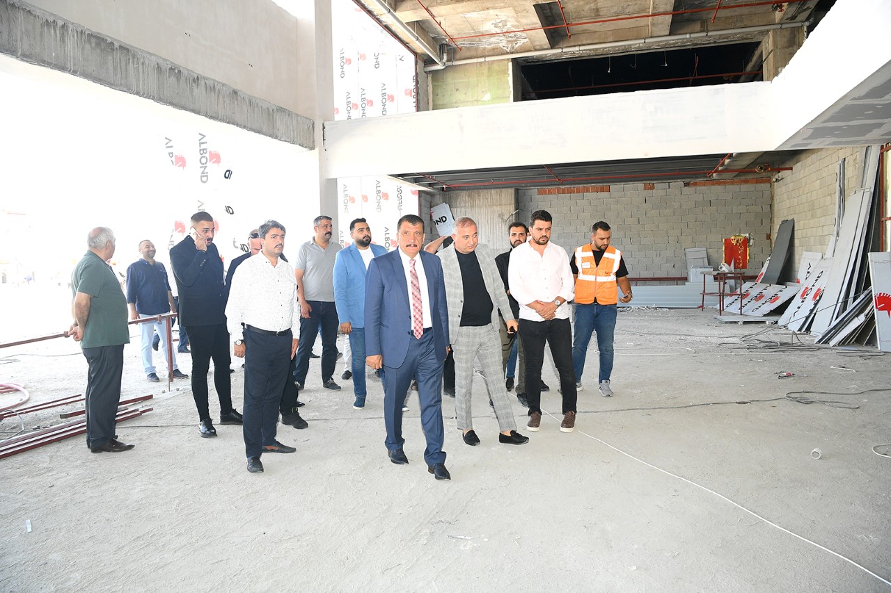 Başkan Gürkan Yimpaş Binasında Çalışan Personellerle Bir Araya Geldi