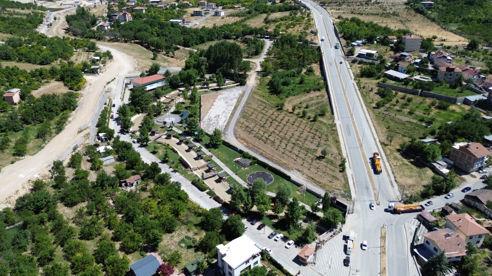 BATTALGAZİ BELEDİYESİ’NDEN ÇINAR PARK’TA TEMİZLİK ÇALIŞMASI