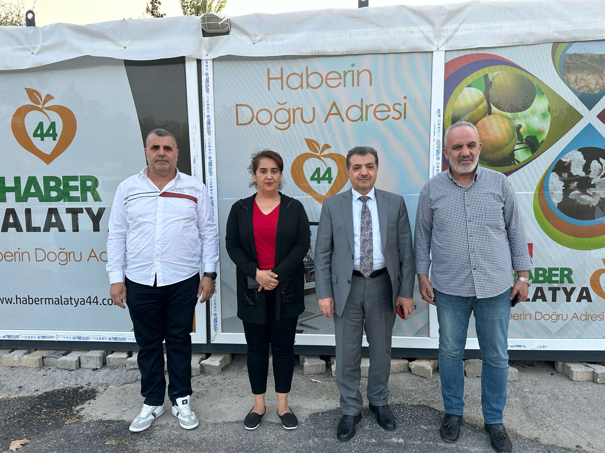 Bir Önceki Dönem Pütürge Belediye Başkanı Mehmet Polat'tan Dedekorkut Basın Konteynerlerini Ziyaret Etti.