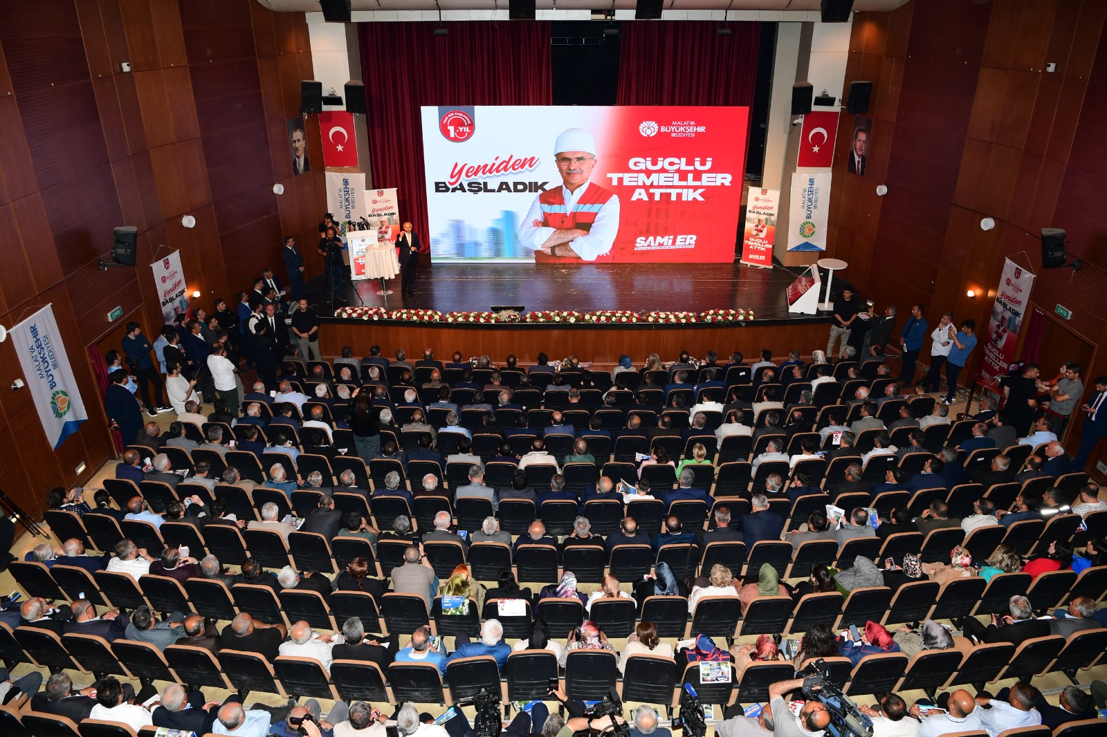 Bir yıllık değerlendirme toplantısı yapan Başkan Er,