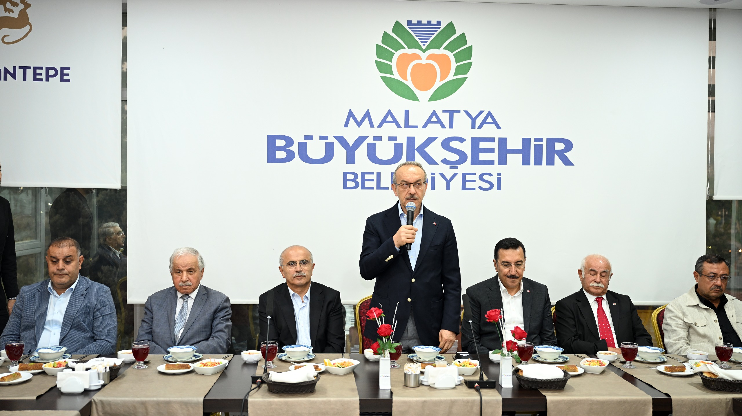 Büyükşehir Belediyesinden Muharrem İftarı verildi