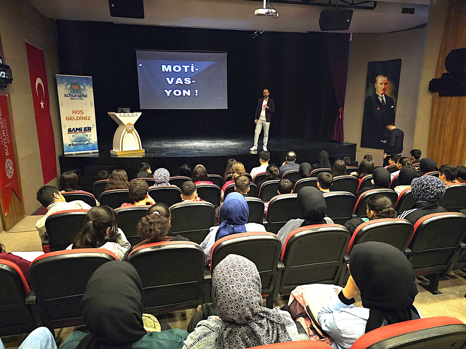 BÜYÜKŞEHİR SEMT KONAKLARI ÖĞRENCİLERİNE   MOTİVASYON SEMİNERİ VERİLDİ