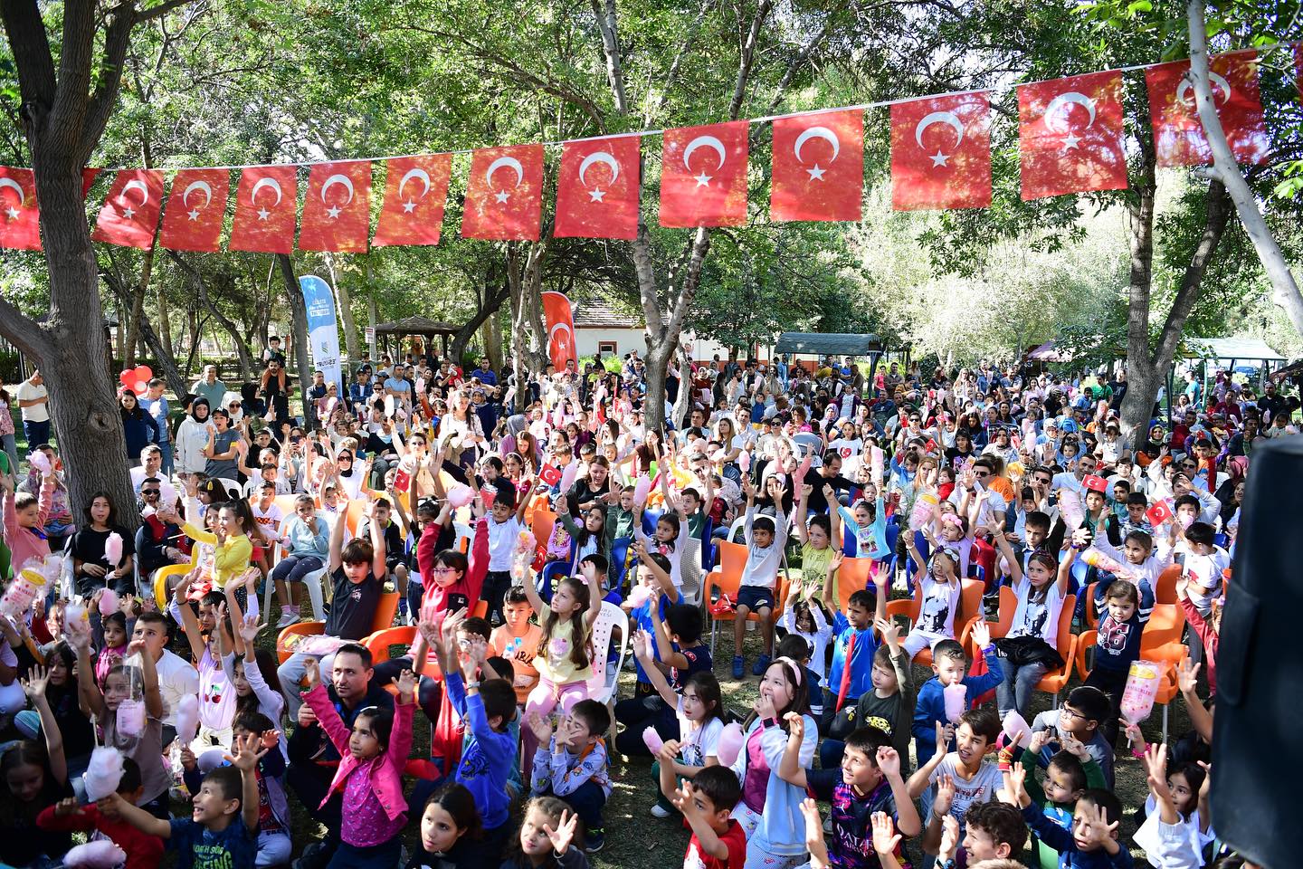 Çocuklarımızın Mutluluğu İçin Çalışıyoruz”