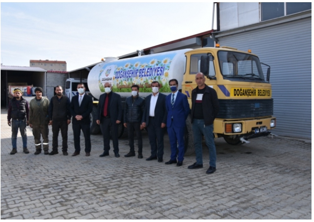 Doğanşehir Belediyesi Hurda Araçlardan Sulama Aracı Yaptı