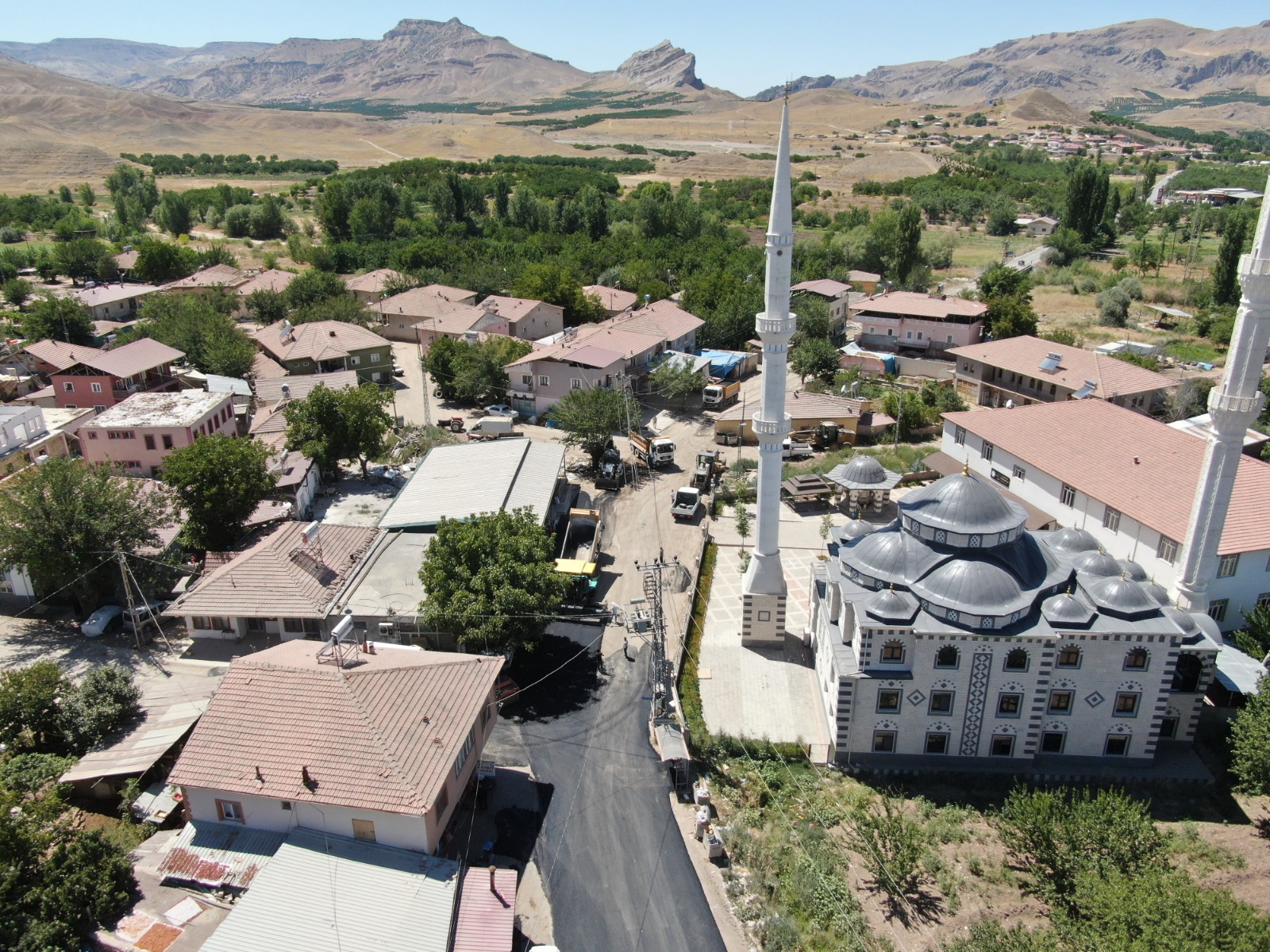 Doğantepe Mahallesinin yolları asfaltlandı.