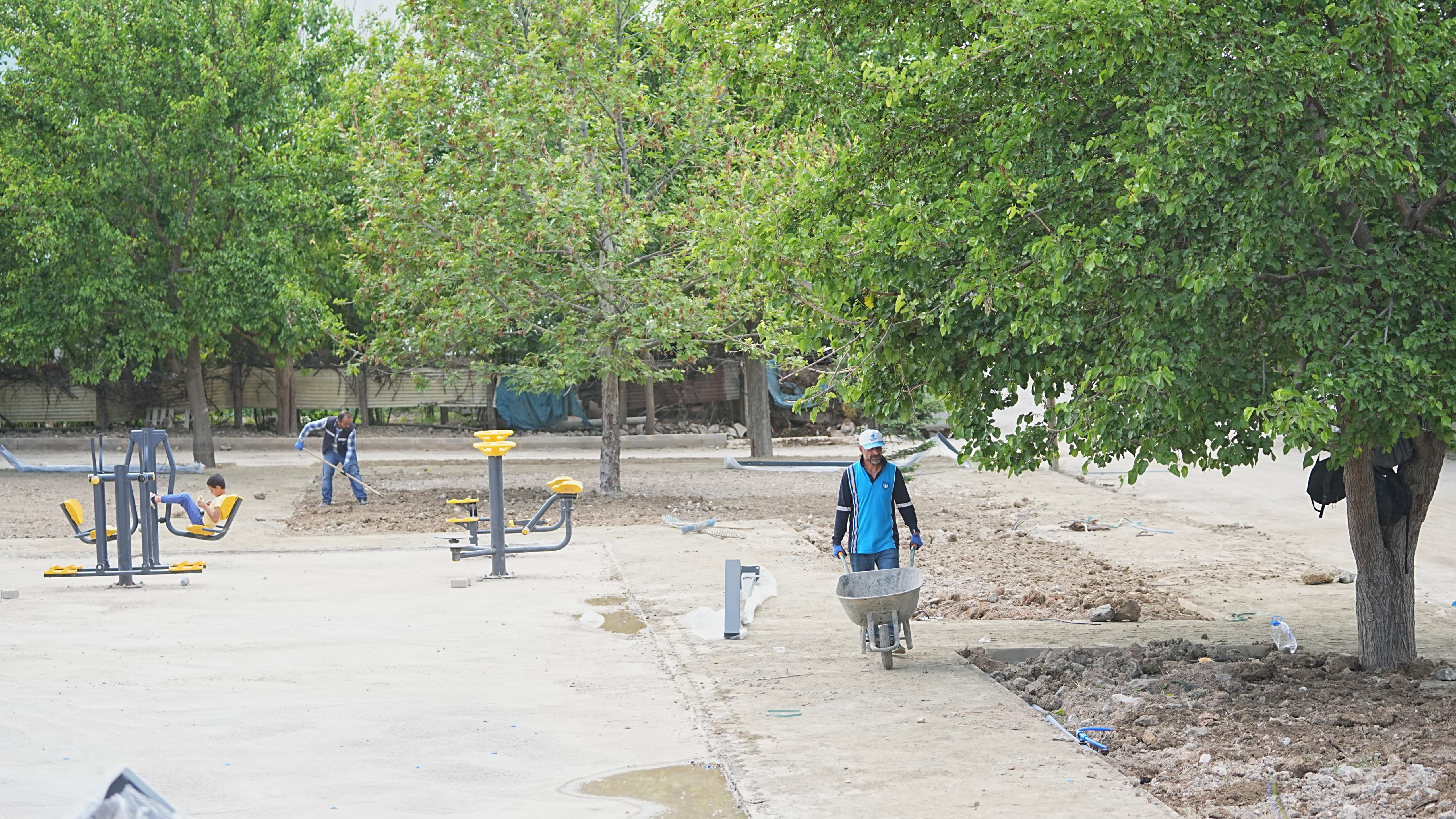 DOLAMANTEPE MAHALLESİ’NDE PARK VE YOL DÜZENLEMESİ