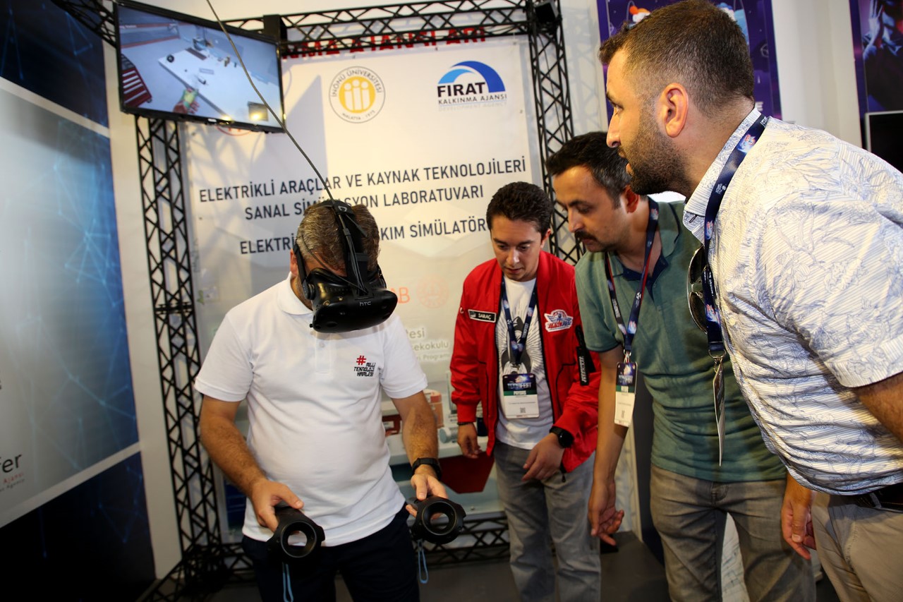 FKA TEKNOFEST Karadeniz’de "Elektrikli Araçlar Sanal Gerçeklik" Projesini Tanıttı