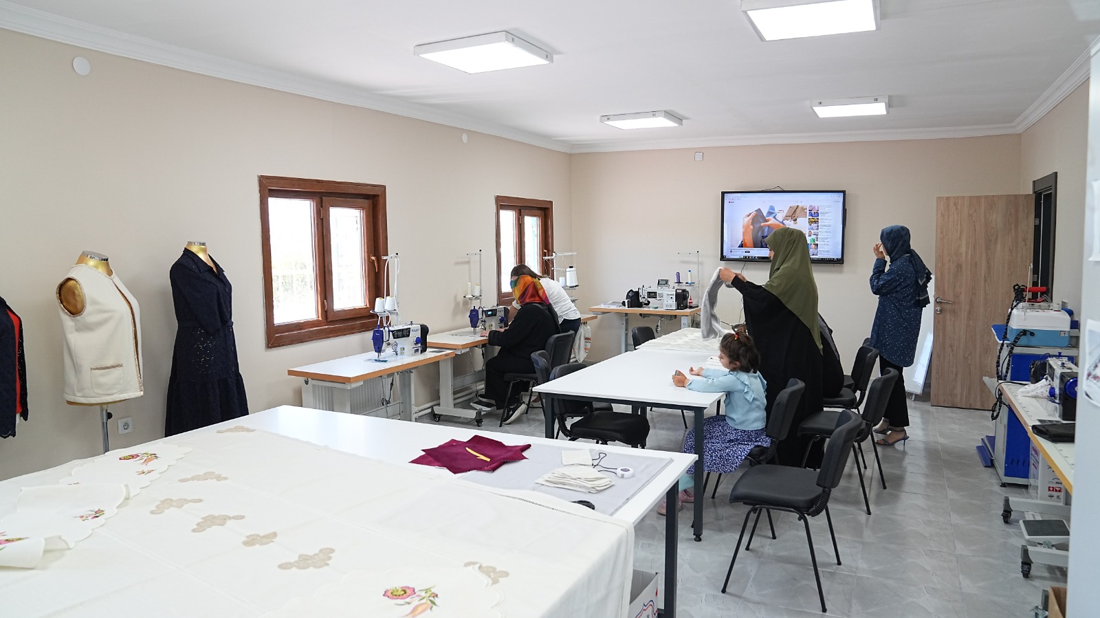 GELİNCİKTEPE KADIN YAŞAM MERKEZİ’NDE KURSLAR BAŞLADI
