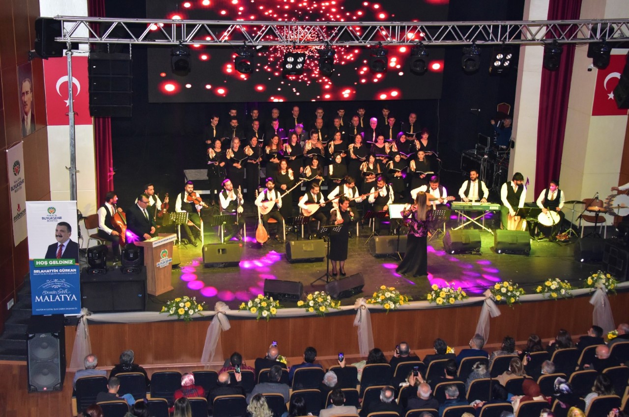 ‘Gönül Cemresi’ Türk Halk Müziği Konserine Yoğun Katılım