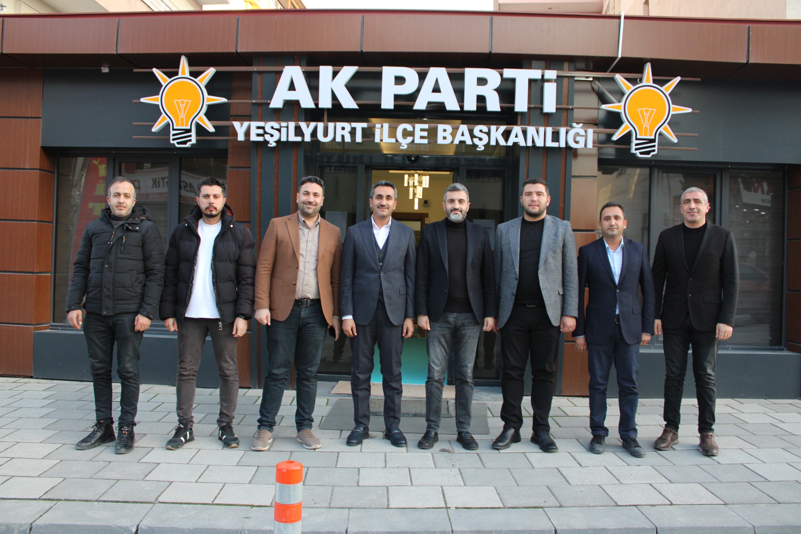 LATİF OKYAY, AK PARTİ YEŞİLYURT İLÇE TEŞKİLATINI ZİYARET ETTİ