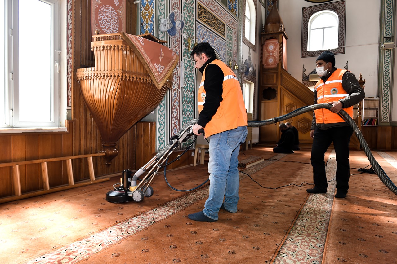 Malatya Büyükşehir Belediyesi İbadethanelerdeki Temizlik Çalışmalarını Sürdürüyor