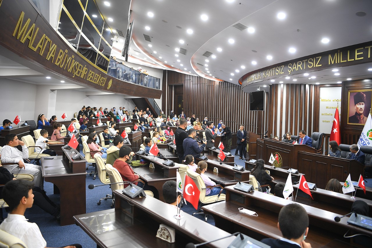 Malatya Kent Konseyi Çocuk Meclisi Belediye Meclisinde Başkan Gürkan İle Bir Araya Geldi