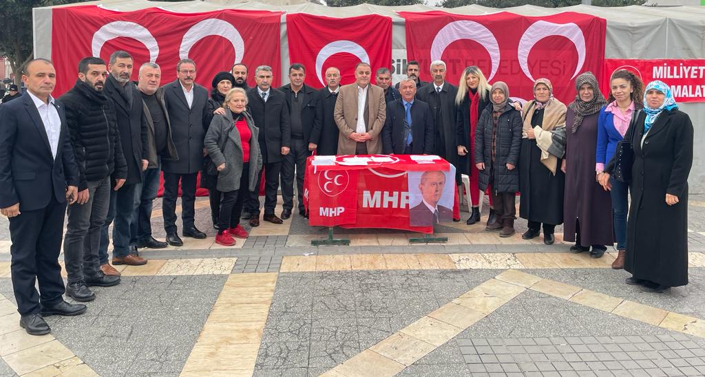 MHP Malatya İl Başkanlığı’nın Yeni Üye Kayıt Standına Vatandaşlar Yoğun İlgi Gösterdi