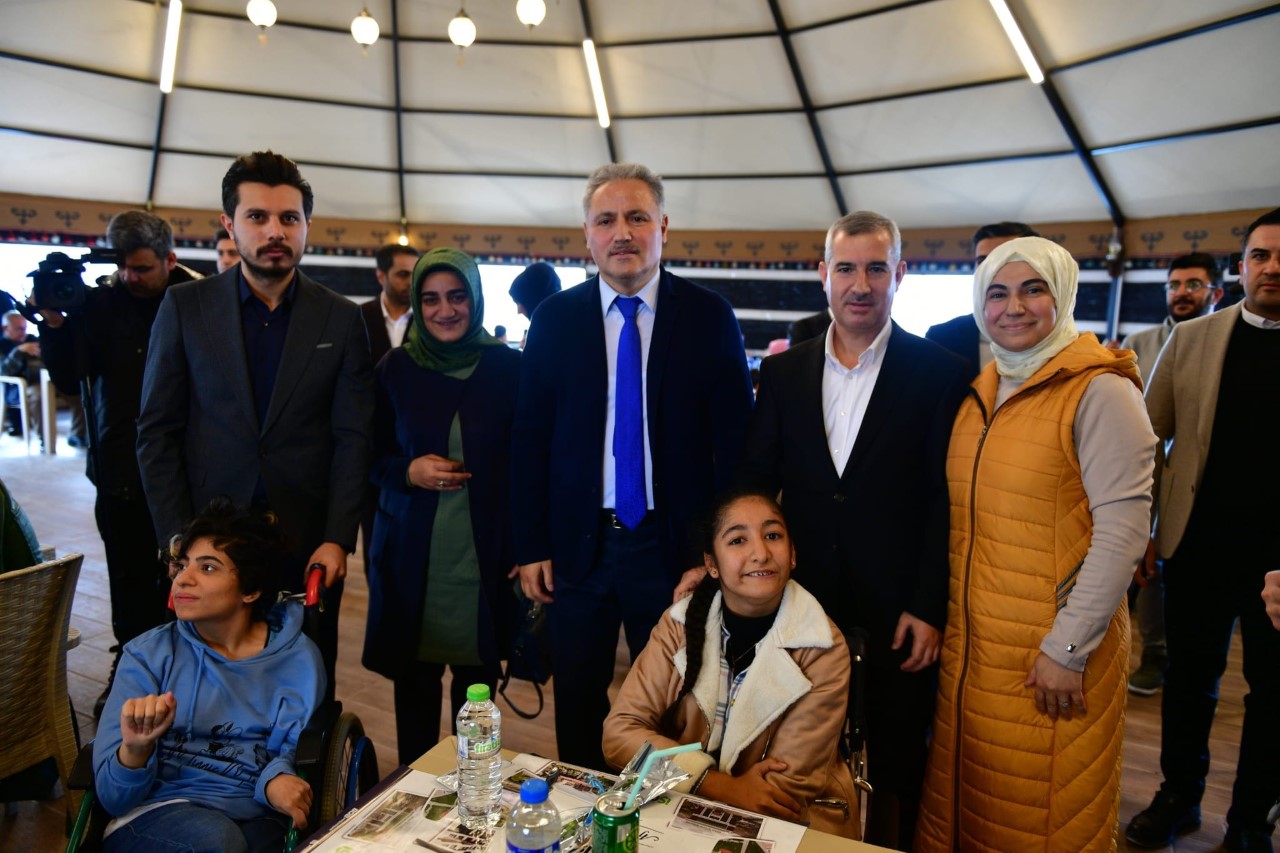 Milletvekili Çakır İle Belediye Başkanı Çınar Engelli Vatandaşlar ve Aileleriyle Buluştu