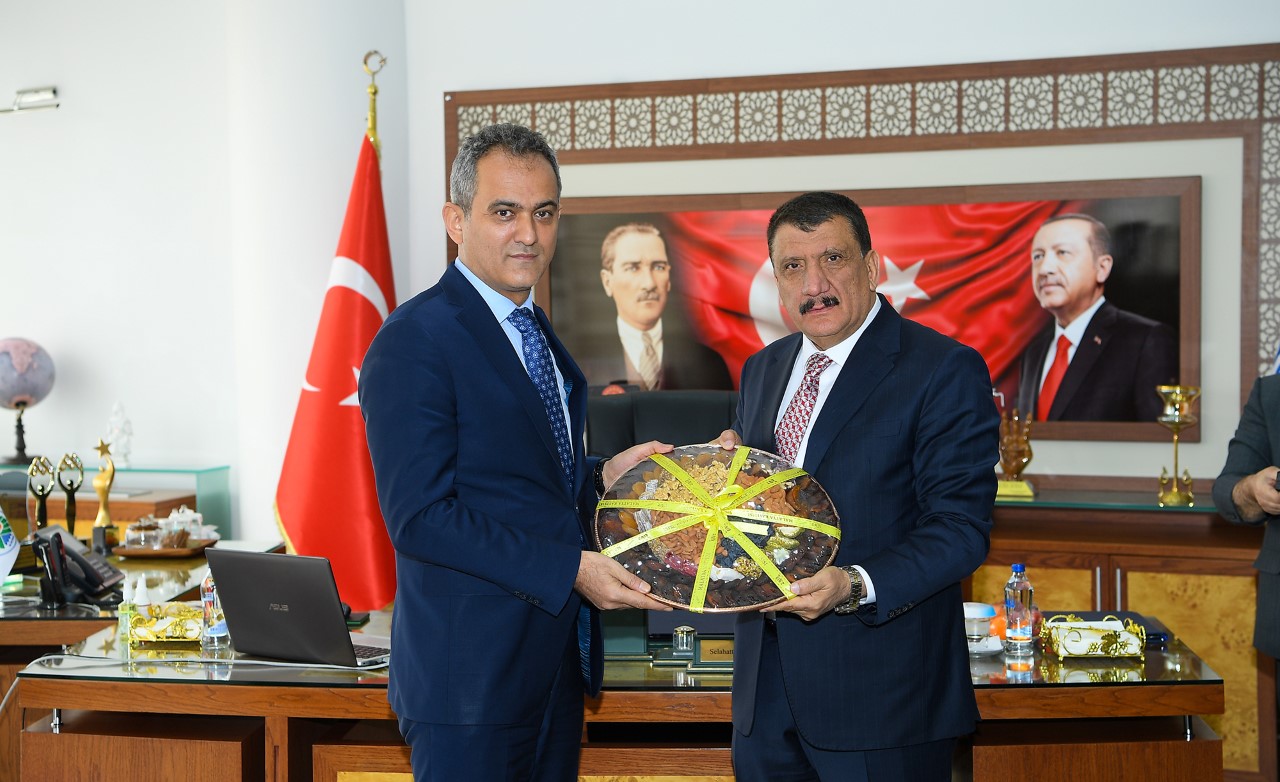 Milli Eğitim Bakanı Mahmut Özer, Malatya Büyükşehir Belediyesini Ziyaret Etti