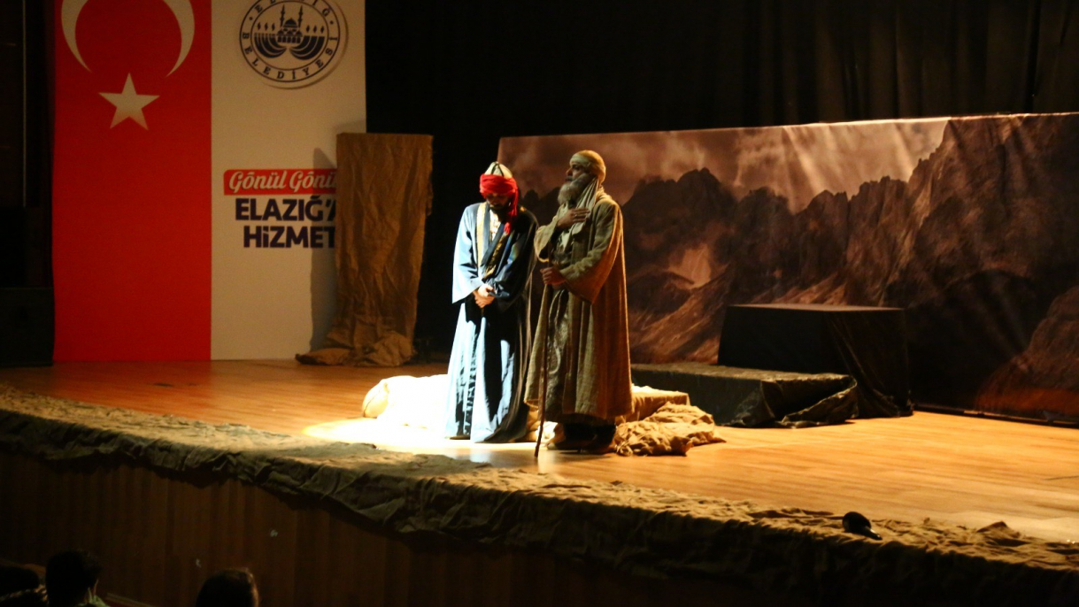 Sanatseverlerden “Yunus Emre” Tiyatro Oyununa Büyük İlgi