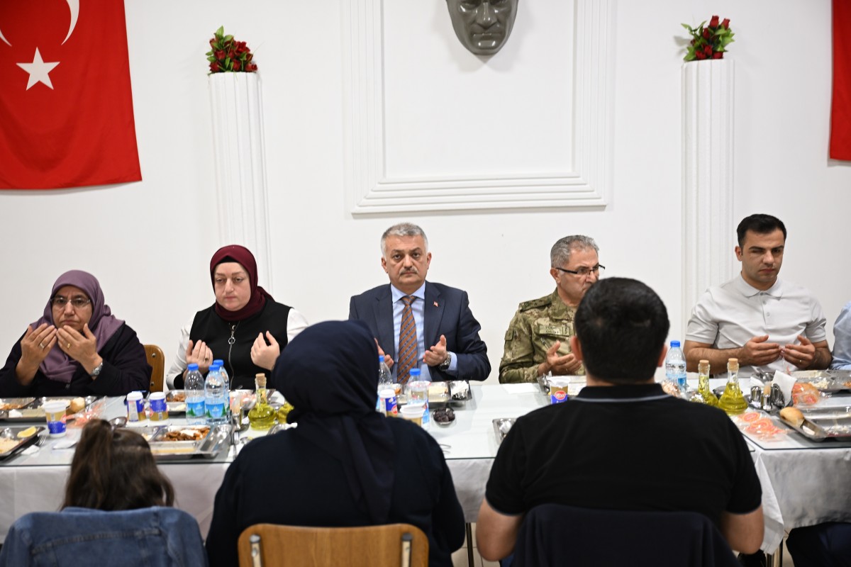 Vali Ersin Yazıcı Şehit Aileleri ve Gazilerle İftar Yemeğinde Buluştu