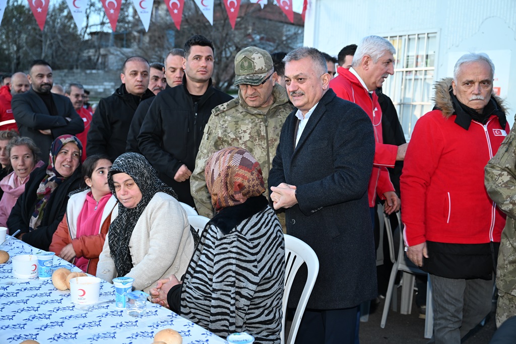 Vali Ersin Yazıcı Türkiye Kızılay Derneği İftar Programına Katıldı