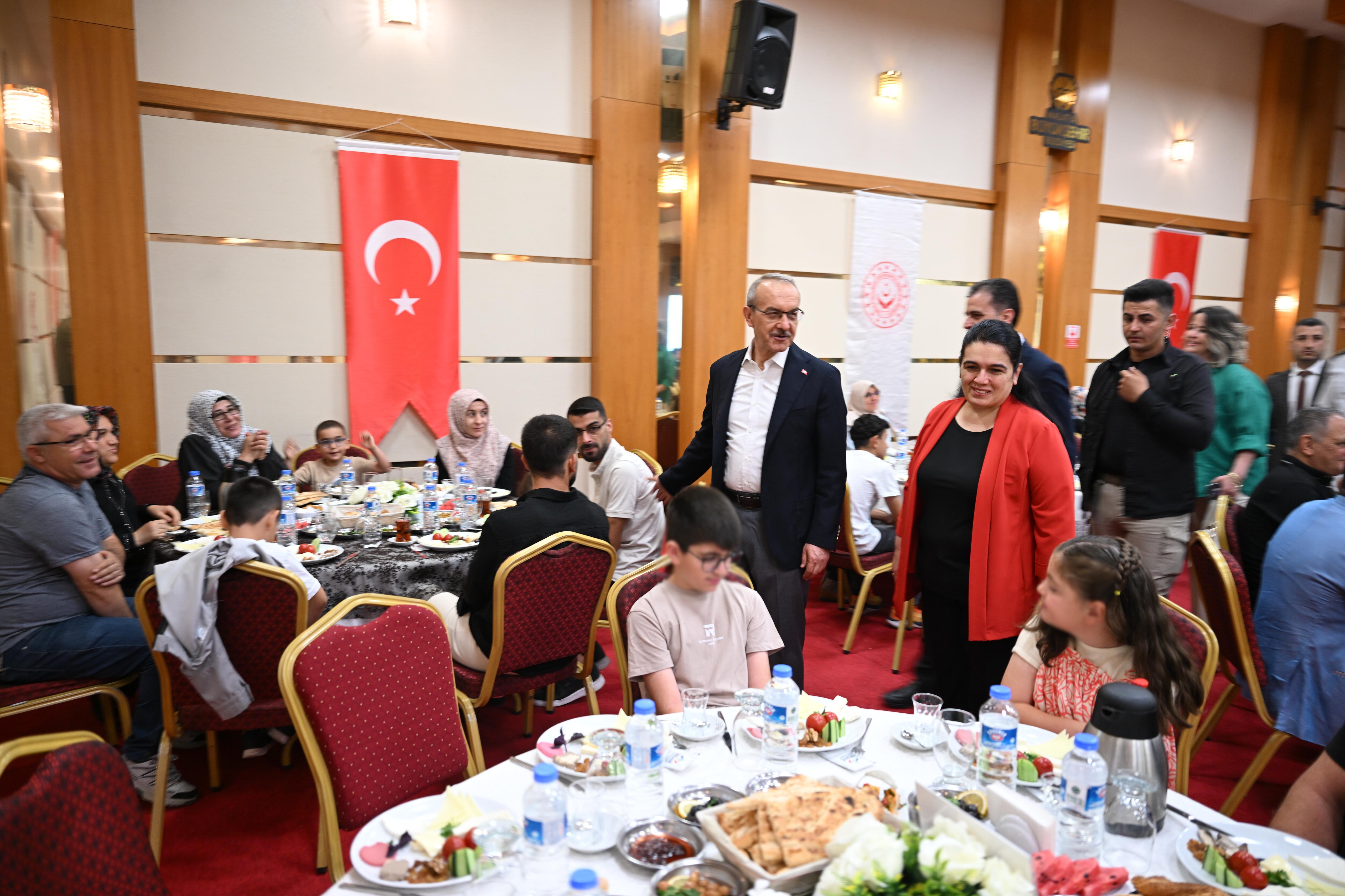 Vali Seddar Yavuz Koruyucu Aile Günü Programına Katıldı