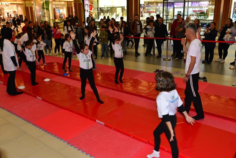 Yeşilyurt Belediyesi Geleneksel Spor Şenlikleri Renkli Anlara Sahne Oldu