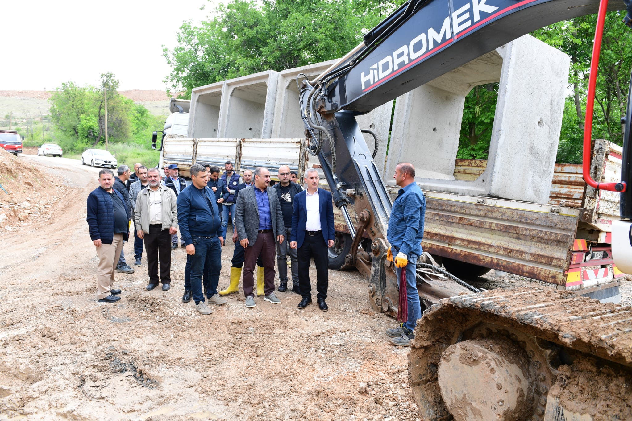 Yeşilyurt belediyesi yol çalışmalarına devam ediyor