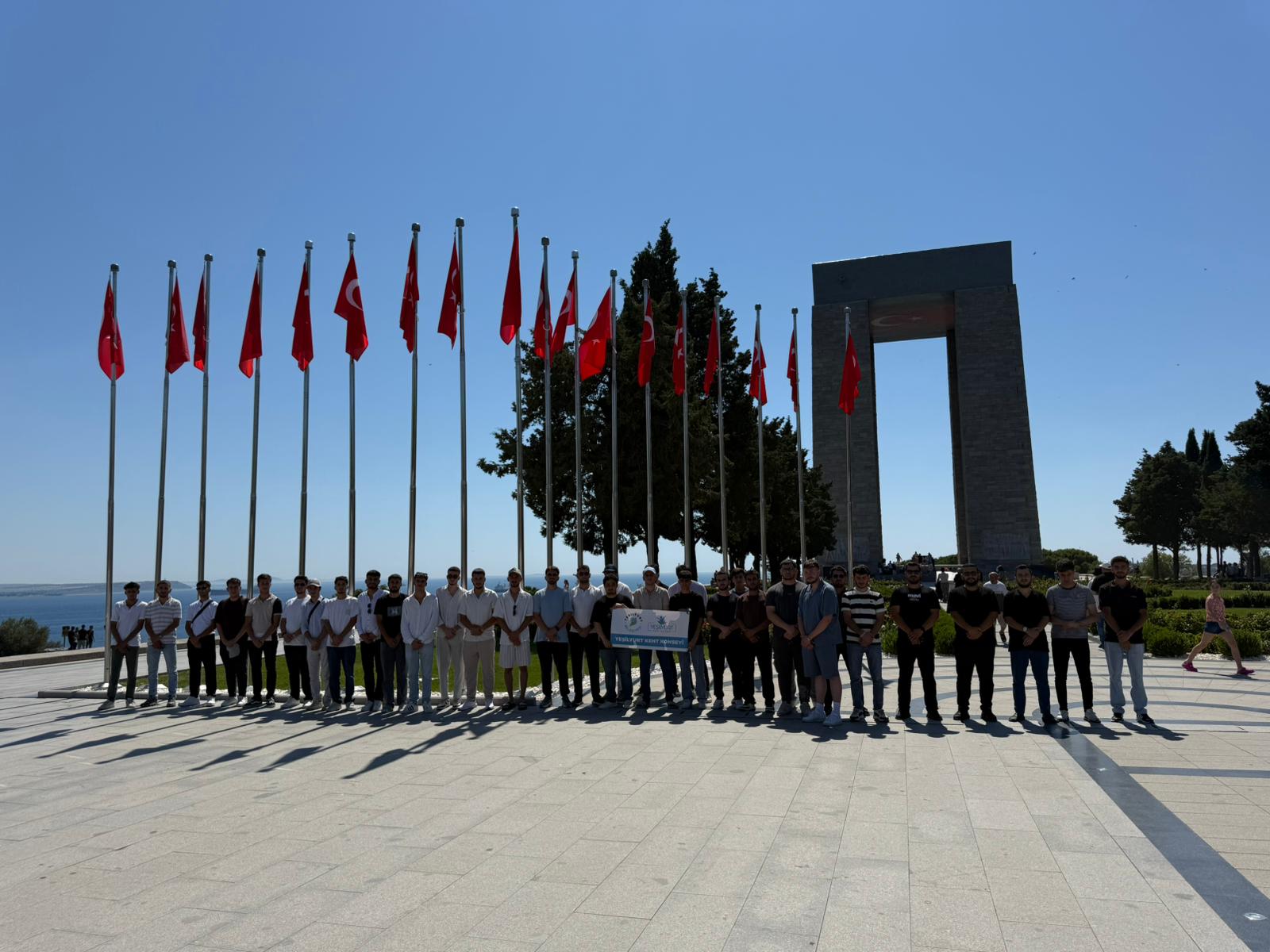 YEŞİLYURT GENÇ MECLİS ÜYELERİ, KAHRAMANLIK DESTANININ YAZILDIĞI ÇANAKKALE’DEKİ TARİHİ MEKÂNLARI İNCELEDİ