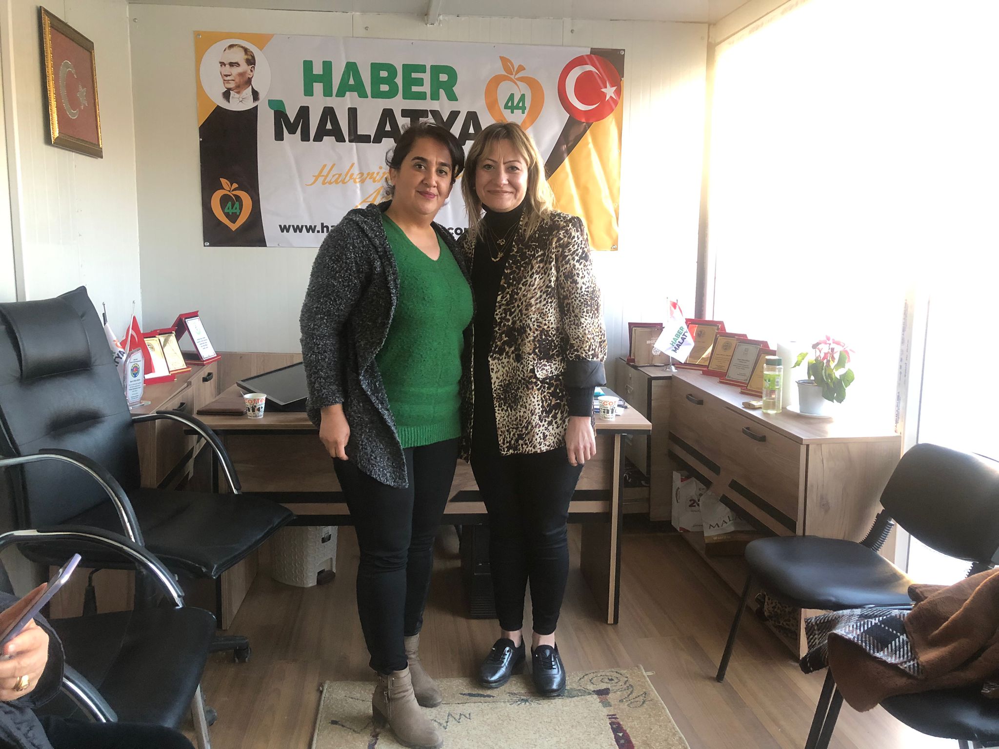 Zaviye Mahalle Muhtar Adayı Tuğba Farmaz'da Gazeteciler Günün'de Anlamlı Ziyaret.