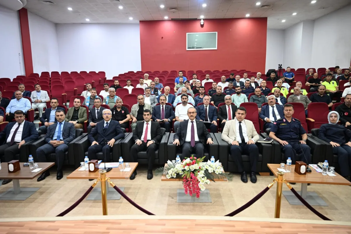 Vali Seddar Yavuz Betoncular ve Hafriyatçılarla İstişare Toplantısı Gerçekleştirildi