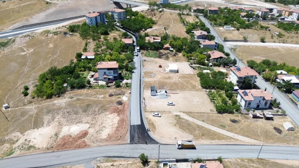 BATTALGAZİ’DE ASFALT SEFERBERLİĞİ SÜRÜYOR