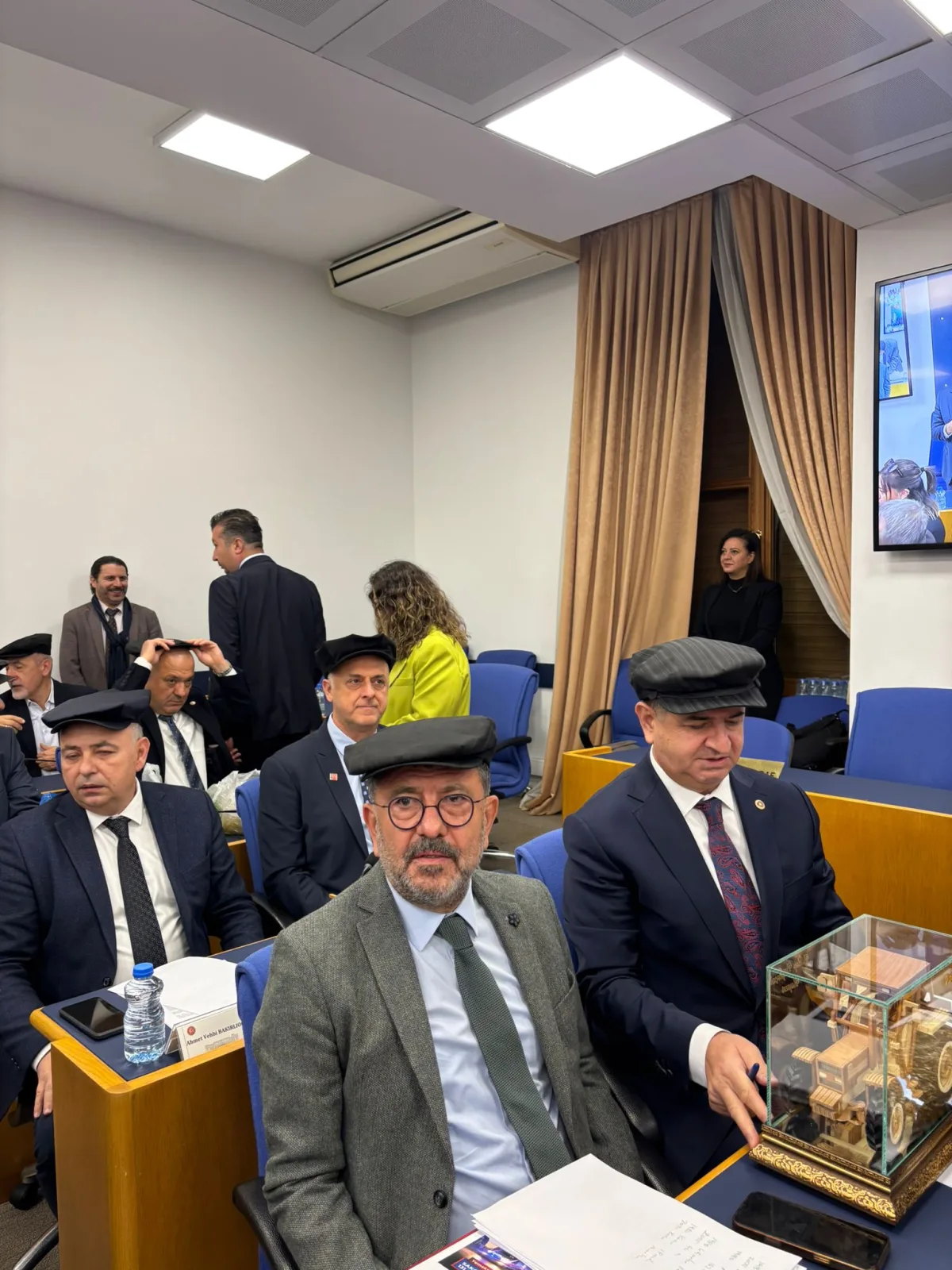 AĞBABA, “MİLLET PERİŞAN SAYIN BAKAN”