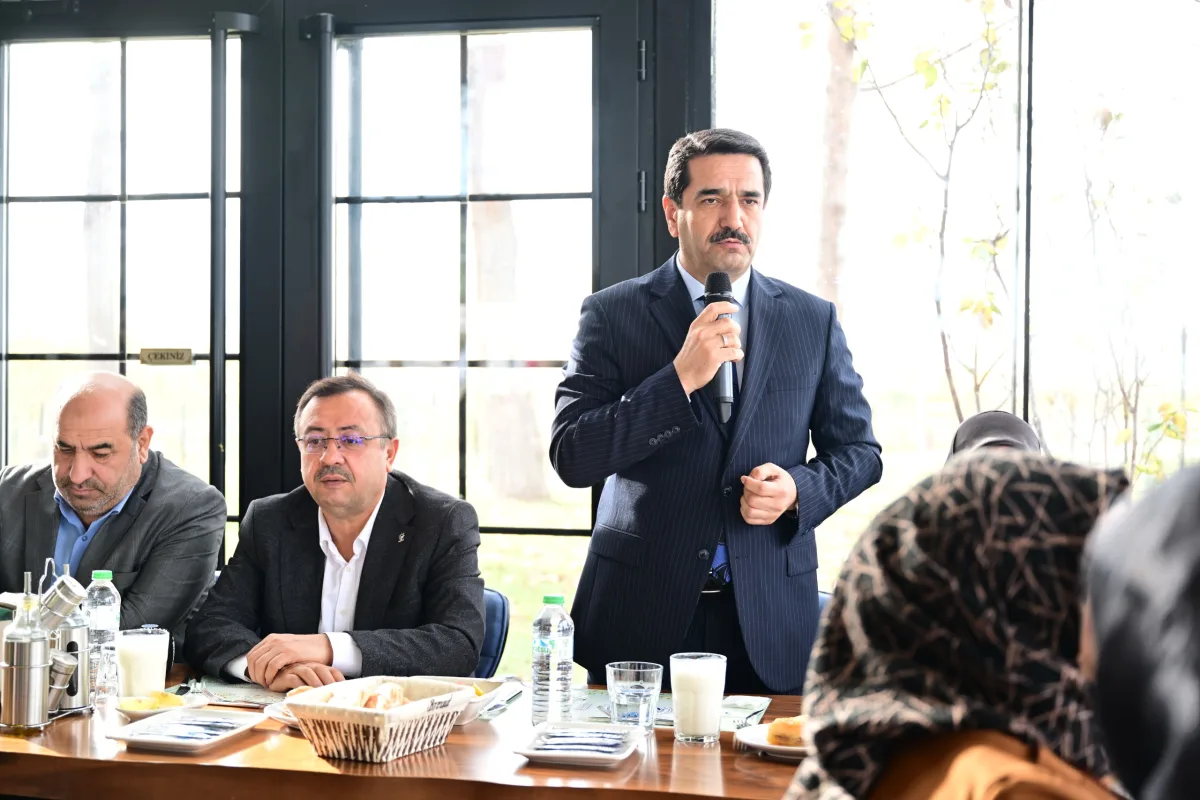 AK Parti Kadın Kolları Mahalle Başkanları Toplantısına Başkan Taşkın Katıldı