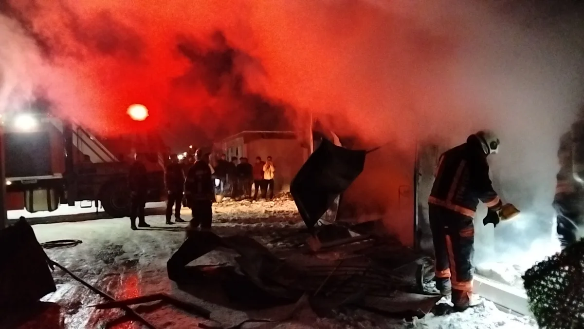 Yaka Mahallesi Dilek Yolu Caddesi’nde Konteyner Yangını Korkuttu