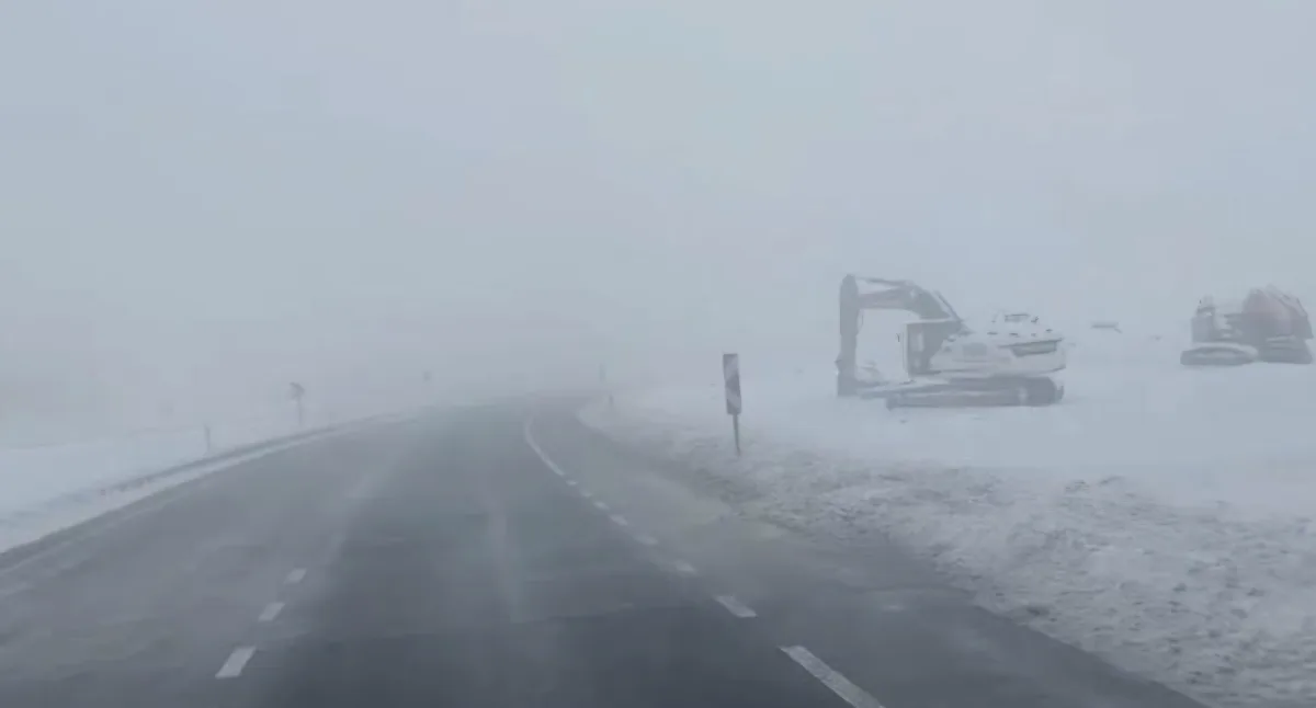 Kar Yağışı Ulaşımı Durdurdu: Gürün–Pınarbaşı Yolu Kapandı
