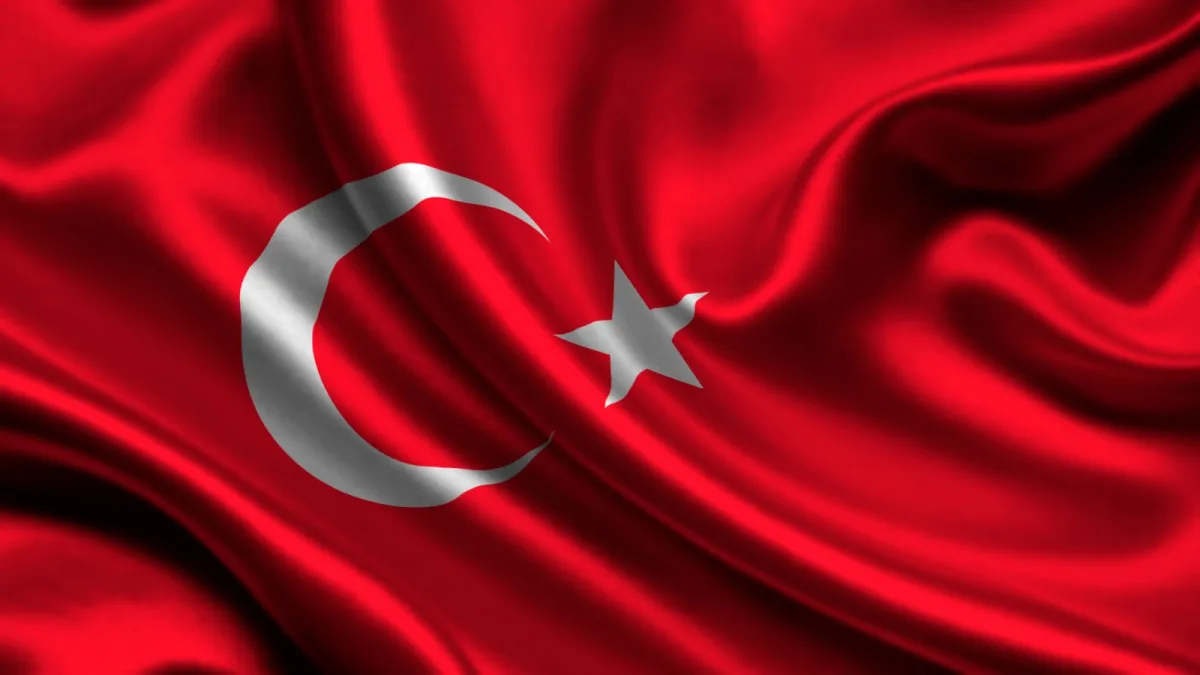 Bayrağa Uzanan Ellere MHP’den Sert Uyarı: “Bu Millet Bayrağını Çiğnetmez”