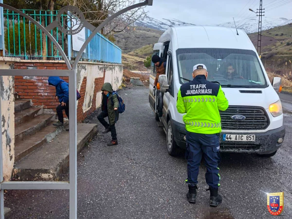 Öğrenci Güvenliği İçin Okul Çevrelerinde Trafik Denetimleri Devam Ediyor