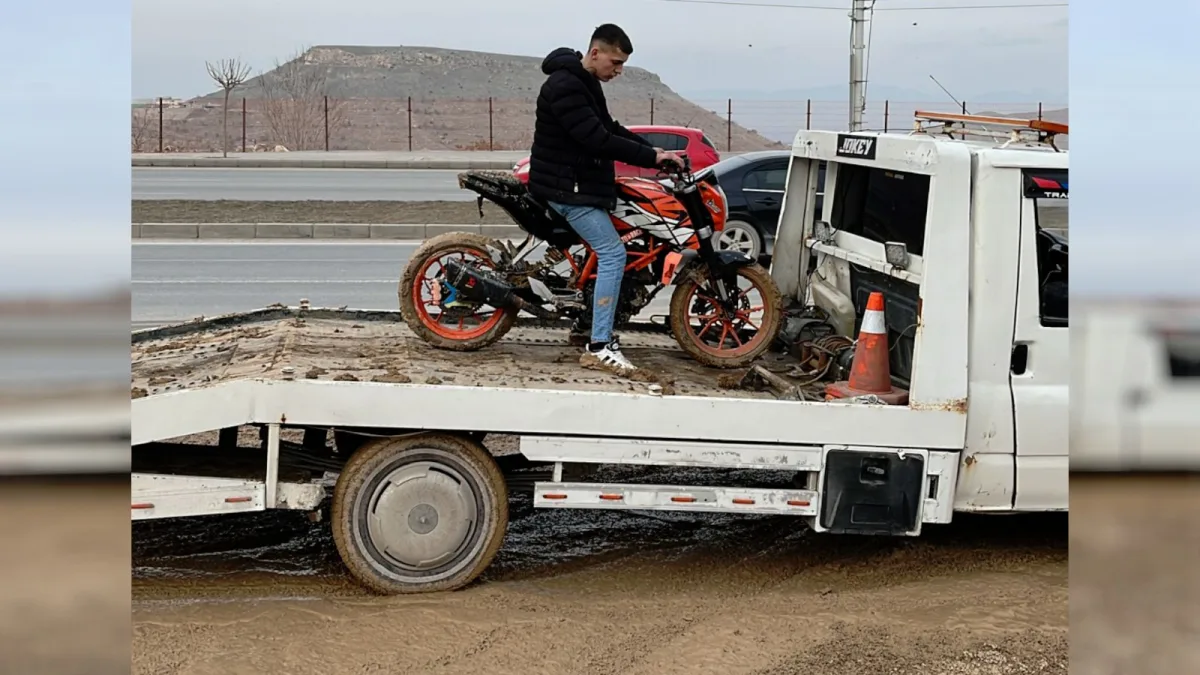 Trafikte Akrobasiye Son: Motosikletler Men Edildi, Ehliyetlere El Konuldu