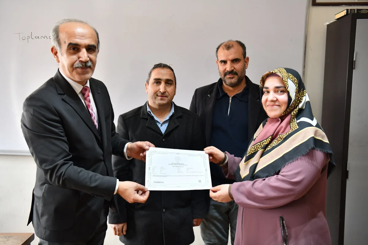 Topsöğüt’te Eğitim Gururu: Kursiyerler Sertifikalarını Aldı