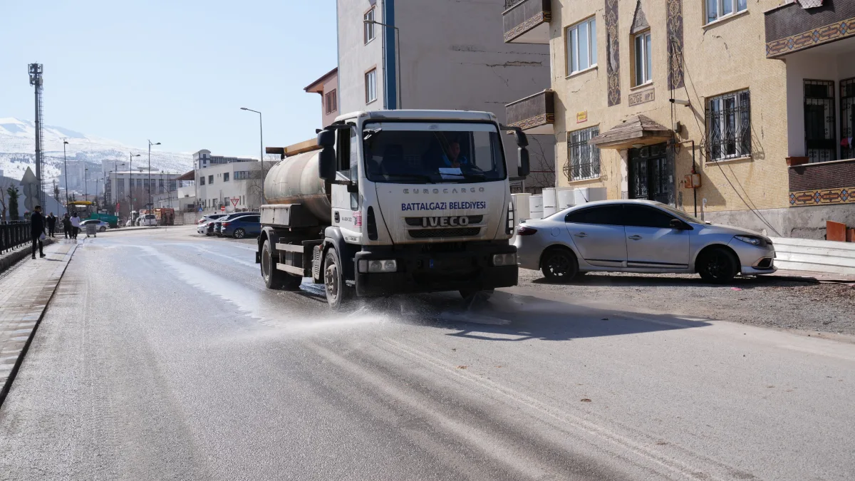 Battalgazi’de Derme Deresi Parkı Temizlenip Yıkandı
