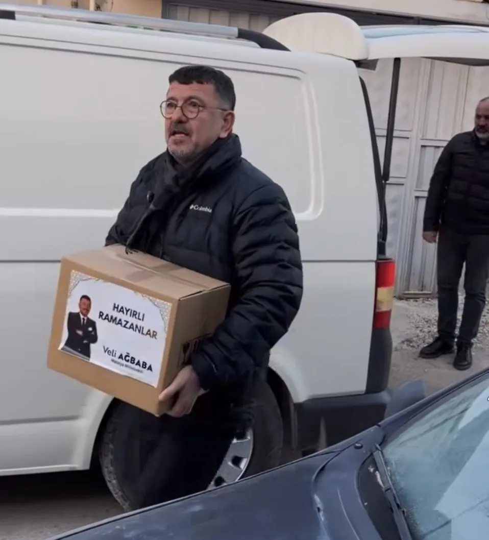 Ramazan Yardımlarında Fotoğraf Tartışması: Ağbaba Sahada, Diğer Vekiller Nerede?