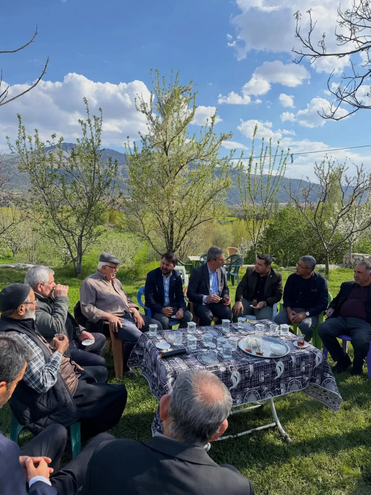 Anahtar Parti Sahaya İndi, Vatandaş Sordu: Bunca Zamandır Neredeydiniz?.