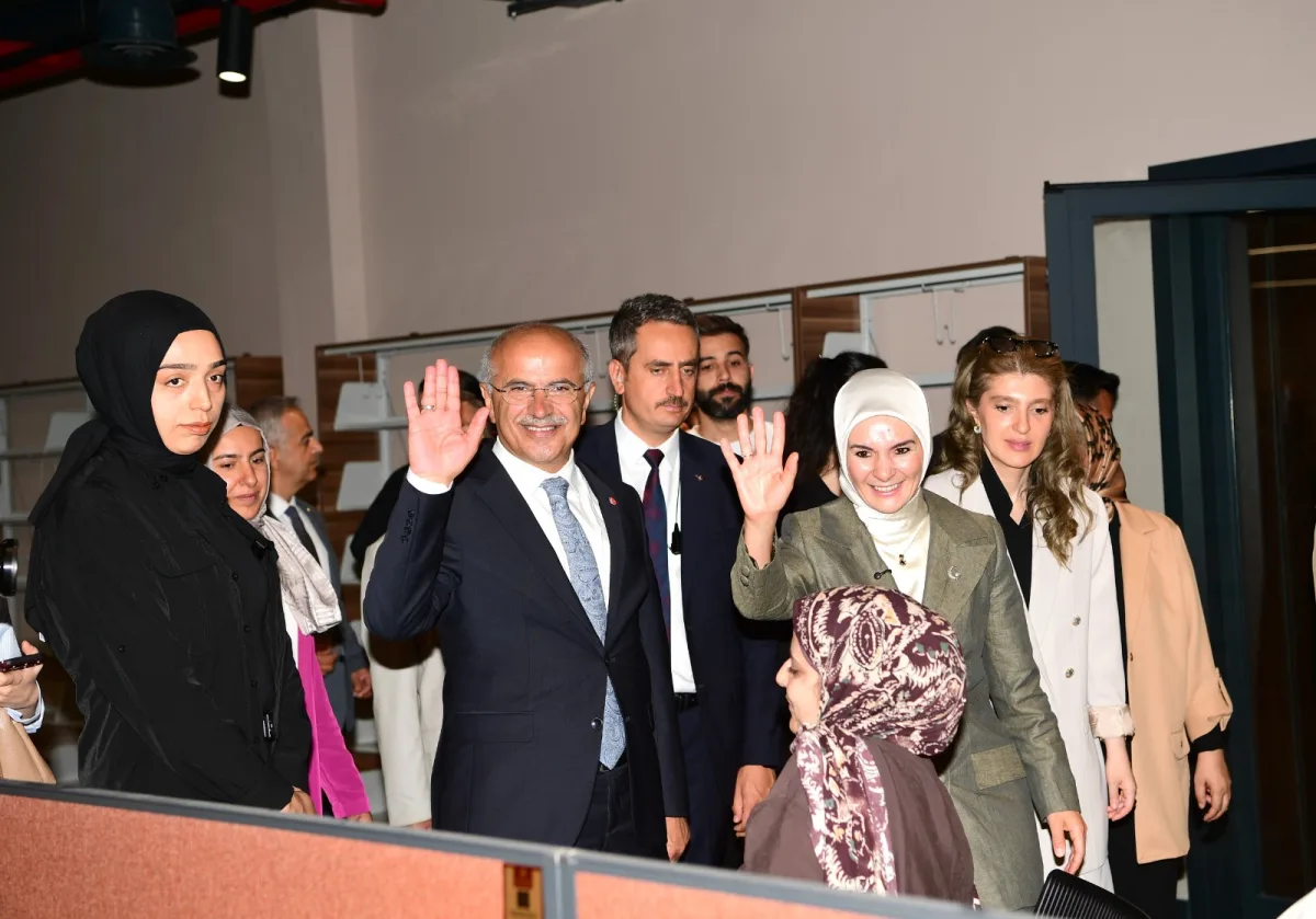 Bakan Göktaş, Malatya Şehir Kütüphanesi’ni Beğendi: “Çok İyi Olmuş.